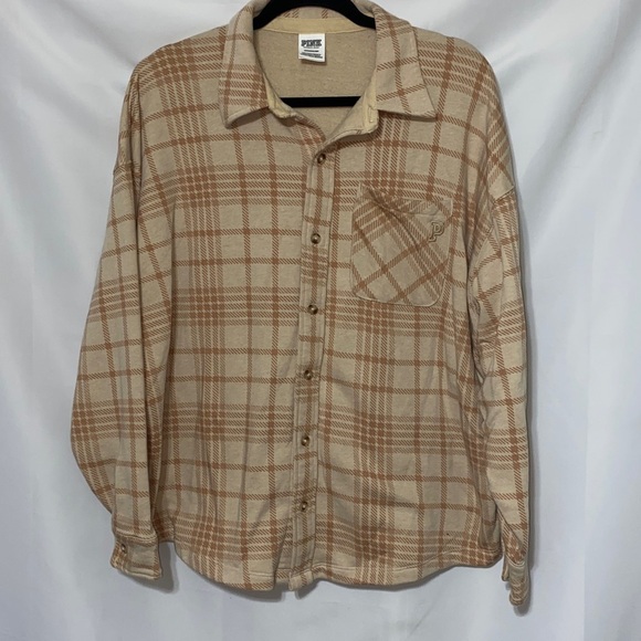 PINK VICTORIA SECRET WO SMALL TAN PLAID FLEECE COMFY LIGHTWEIGHT SHIRT / SHACKET - Picture 2 of 10